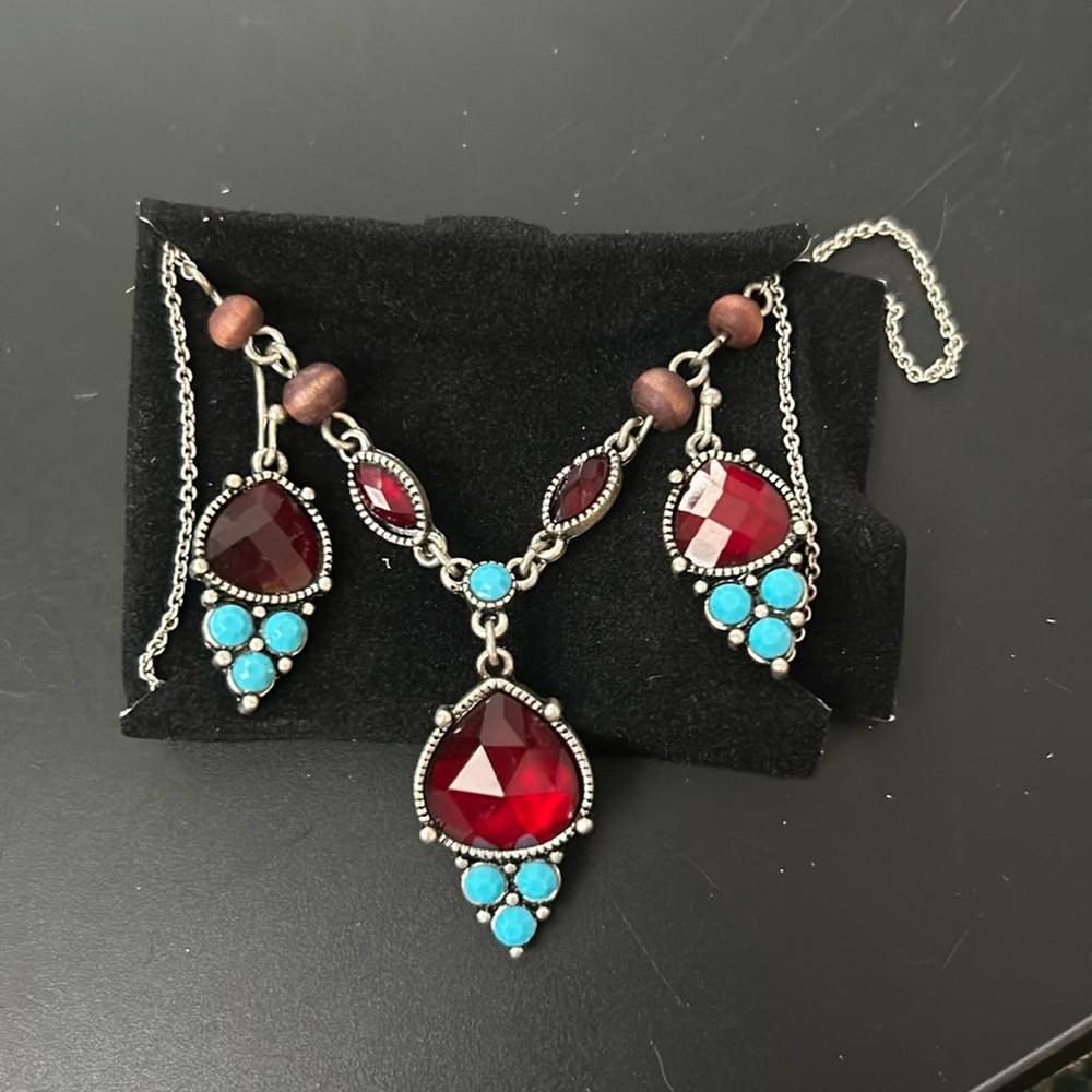 Avon Western Inspired Drop Necklace and Earring Gift Set